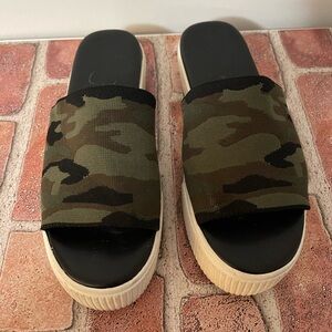Women's Jessica Simpson Ezira Flat Platform Slide Sandal in Camo Size 8.5
